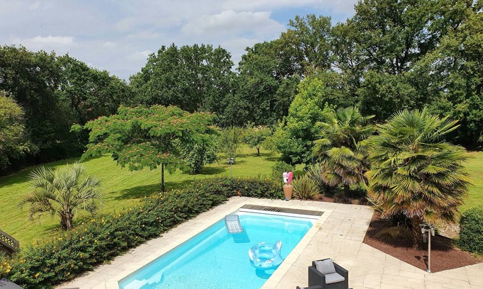 Betton House | Cosy house with swimming pool in landscaped grounds