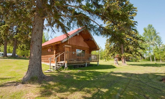 Canim Lake Cabin | Cosy Lake front Log Cabin at Canim Lake Resort