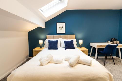 Oldham House | Cosy Large Ensuite Room in the Heart of Oldham