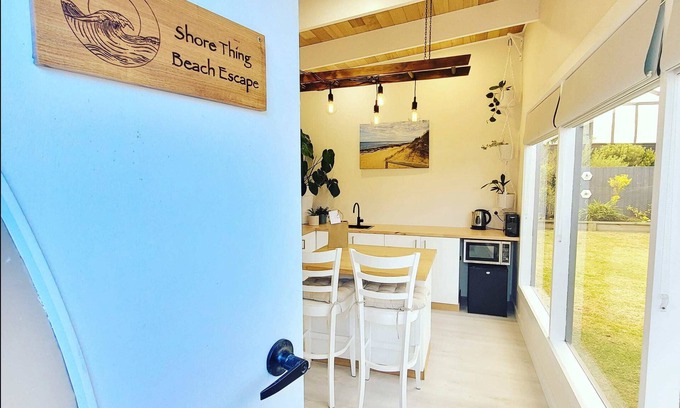 St. Andrews Beach House | Cosy Ocean Beach Bungalow Minutes from The Hot Springs and Ocean Beaches.