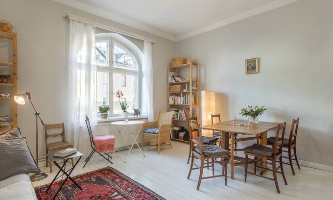 Ullanlinna Apartment | Cosy Quiet Apartment Close to the Sea and Parks
