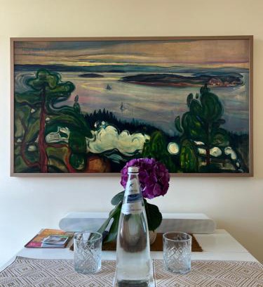 Laak Apartment | Cosy room with private bathroom and 2 bikes