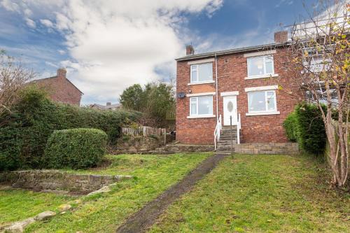 Stanley House | Cosy Semidetached Home