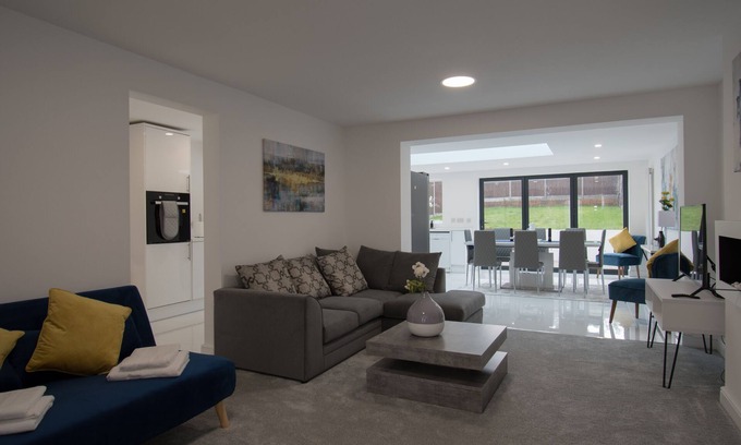 Selly Oak House | Cosy, Spacious home in Harborne, Close to Birmingham City Centre