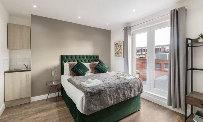 Ealing Apartment | Cosy Studio: Perfect for Two