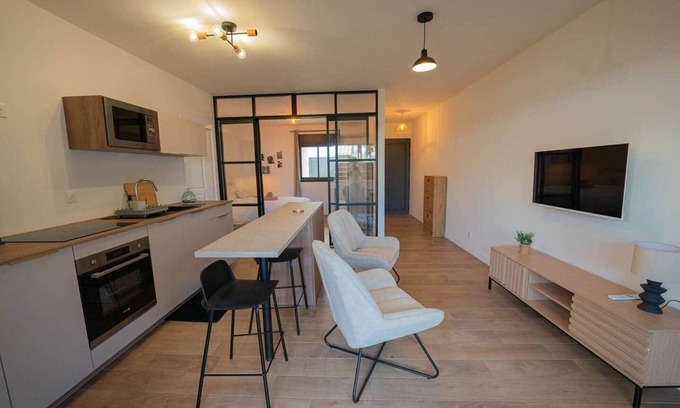 La Possession Apartment | Cosy T2 - close to nature and center - La Verrière