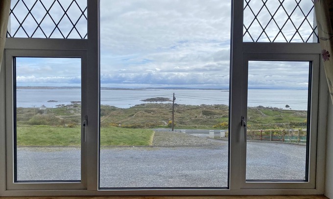 Kilkieran Cottage | Cottage 467 - Kilkerrin - sleeps 8 guests in 4 bedrooms