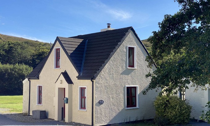 Clifden Cottage | Cottage 470 - Clifden - sleeps 5 guests in 3 bedrooms