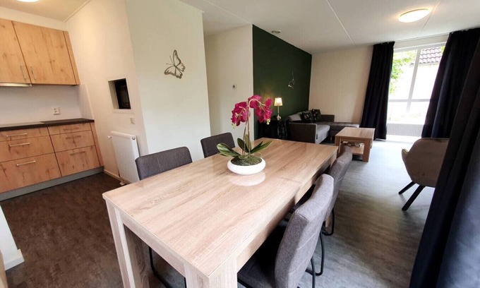 Ewijk Apartment | Cottage at recreation park `De Groene Heuvels`