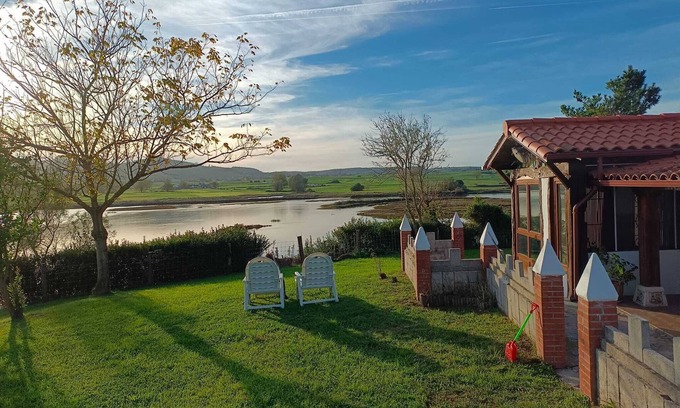 Barcena de Cicero House | Cottage at the foot of the estuary near the private beach (suitable for pets).