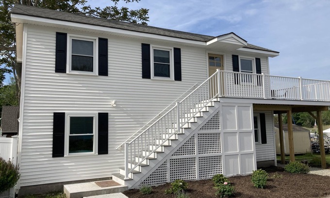 Clinton House | Cottage at the Marina