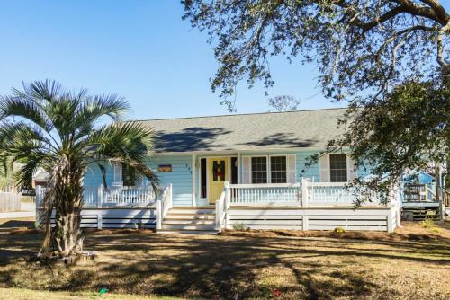 Yaupon Beach House | Cottage Breeze by Oak Island Accommodations