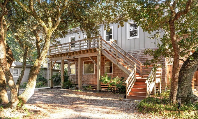 Kill Devil Hills House | Cottage by the Beach! 3BR, Pet-Friendly, Large Yard