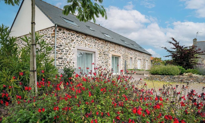 Andel House | Cottage 'Gîte Terre Et Mer' with Private Terrace, Shared Garden and Wi-Fi