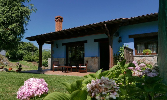 Ribadesella House | Cottage in an idyllic setting, 5 minutes from the beach