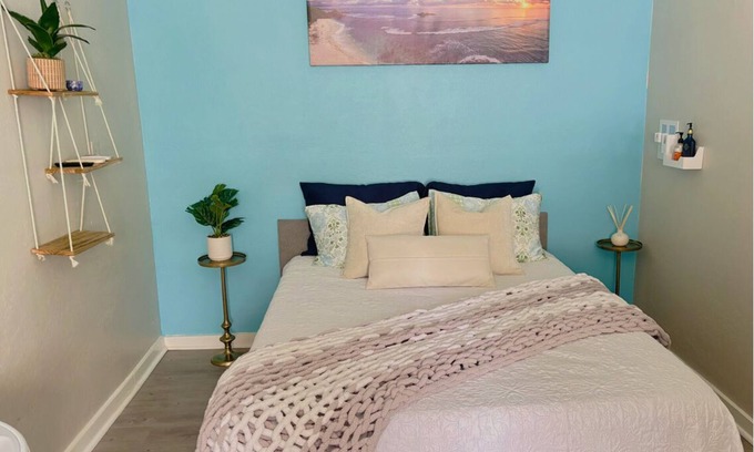 Parker Ridge House | Cottage in West Palm Beach with Wi-Fi, AC, workspace, completely private yard