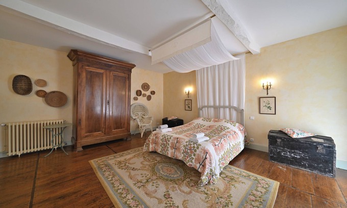 Estadens House | Cottage 'Le Clos St-Paul Comminges - 13 Pers' with Mountain View, Shared Pool and Wi-Fi