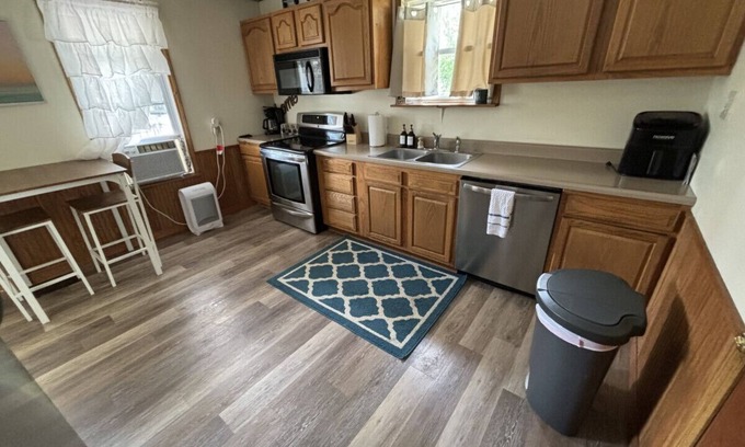 Cuyahoga Falls House | Cottage Living in Cuyahoga Falls: 3 bed, 2 bath w 2 porches, Smart TVs