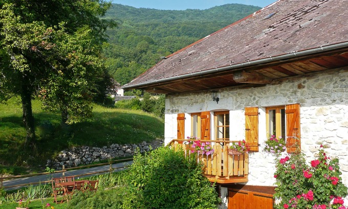 Moye Cottage | Cottage - Moye- in a green setting, between Lake Annecy and Le Bourget