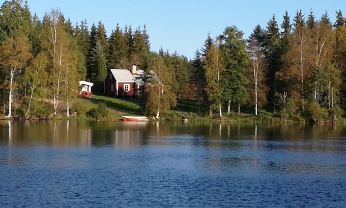Sissehult Cabin | Cottage old charm, private location, jetty, swimming, boat, free fishing, sauna.