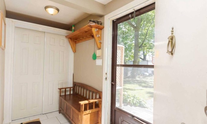 Port Severn House | Cottage on the lake. Great for a family or gathering with friends or events
