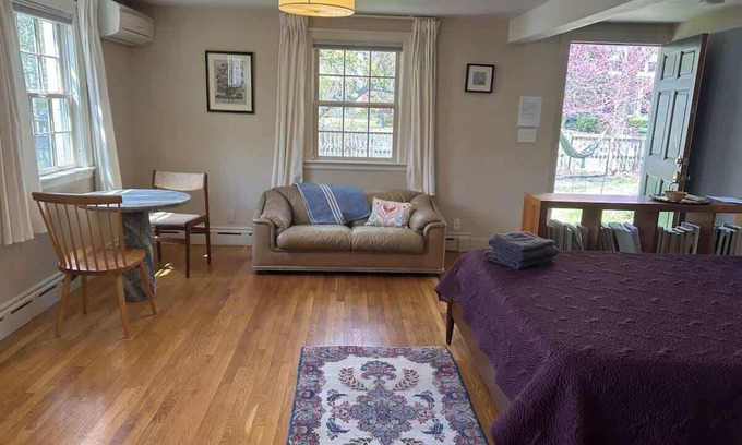 Concord Apartment | Cottage Suite "A" - Walk to Shops, Train, History