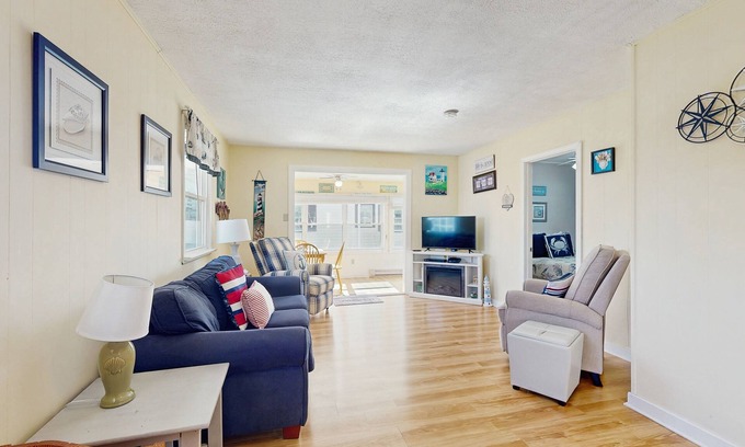 York Beach Cottage | Cottage with deck & sunroom - steps to Long Sands Beach
