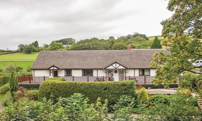 Llanybri Cottage | Cottage with one double and two twin.