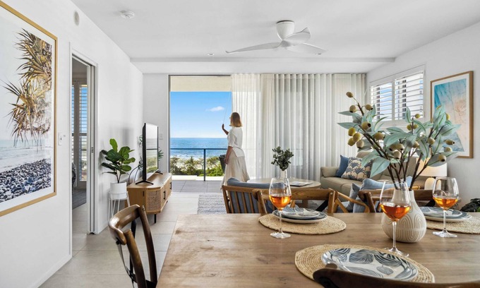 Maroochydore Apartment | Cotton Tree Ocean Views + Romantic Getaway
