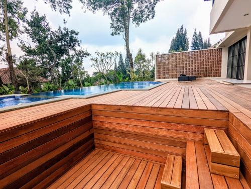 Parongpong Villa | Cottonwood Exclusive Villa @Lembang Asri - Jacuzzi Playground Netflix Billyard