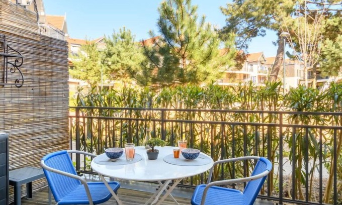 Arcachon Apartment | Couleurs Tchanquées by Interhome