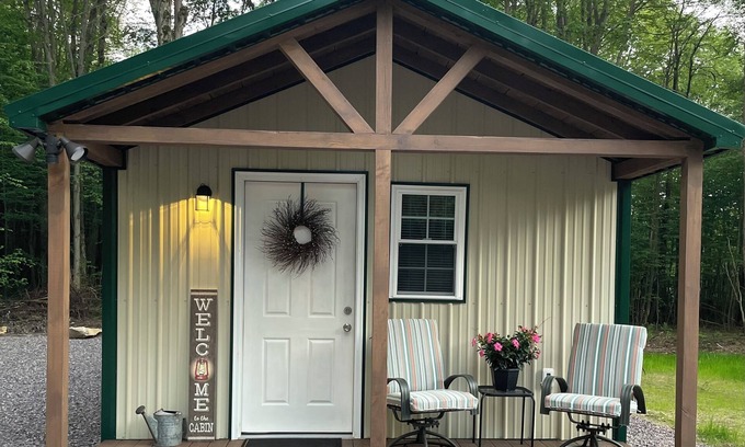 Central City Cabin | Country cabin 1. Minutes from Flight 93 Memorial/Mountain Ridge ATV Park.