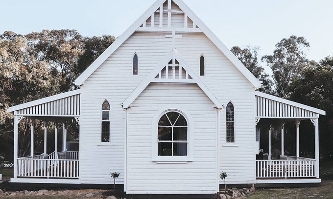 Limbri House | Country Escape: Woodfire, Coffee, Mountain Views