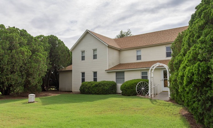 Thomas Other | Country Farmhouse, family friendly, beautiful views, gorgeous sunsets
