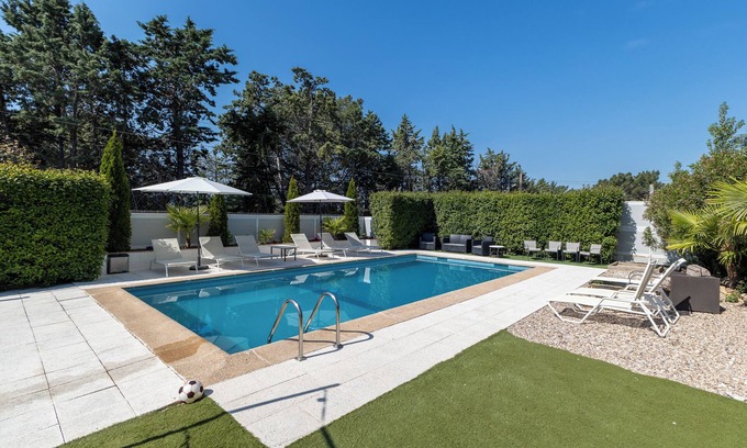 Robledo de Chavela House | Country House 'Avalon 102' with Mountain View, Private Pool and Wi-Fi