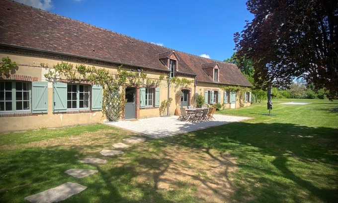 Mezieres-en-Drouais House | Country house 1 hour from Paris - secure swimming pool and tennis court
