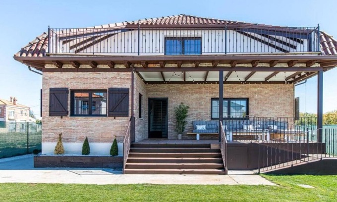 Ibeas de Juarros House | Country House 'Camino Blanco' with Private Pool, Shared Terrace and Air Conditioning
