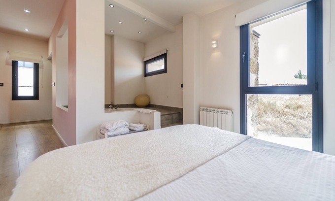 Melida House | Country House 'Los Puentes' with Private Terrace, Private Garden and Air Conditioning