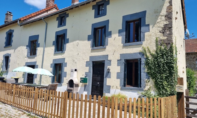 Janaillat House | Country House 'Meadow View - Grande Gîtes' with Private Pool, Private Terrace and Wi-Fi