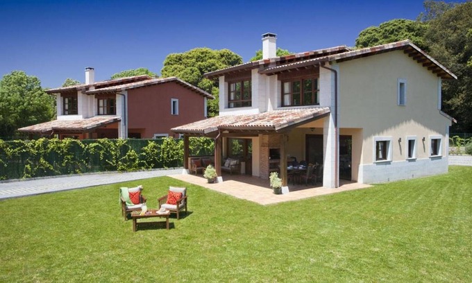 Poo House | Country House 'Playas De Llanes' with Private Garden and Wi-Fi