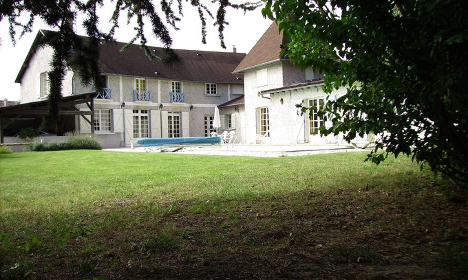 Bonnelles House | Country house with swimming pool, fitness, billiards, badminton, table tennis