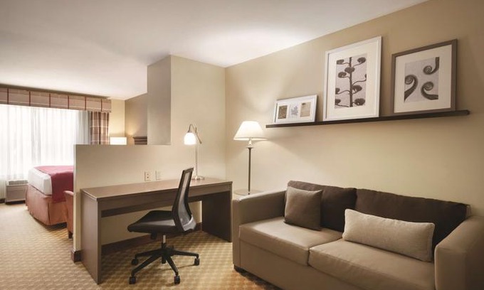 Clive Hotel | Country Inn & Suites by Radisson Des Moines West IA
