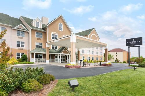 Burlington Hotel | Country Inn & Suites by Radisson, Burlington Elon , NC