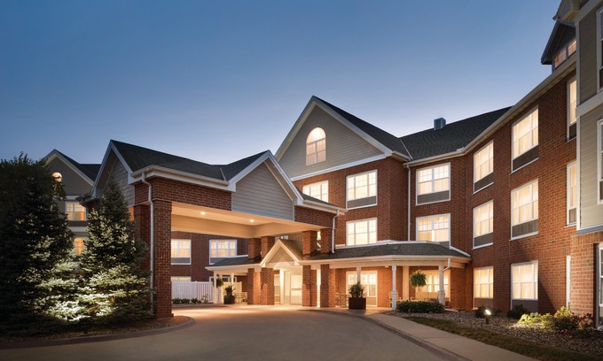 Clive Hotel | Country Inn & Suites by Radisson, des Moines West, IA