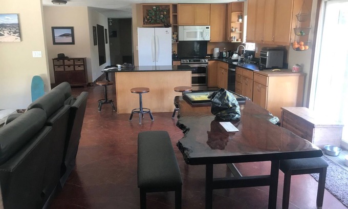 Prunedale House | Country paradise 20 minutes to Monterey, Laguna Seca and SC. Gated for pets.