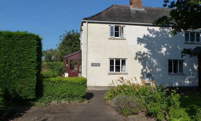 Taunton House | Country Property, Sleeps 11 Pet Friendly