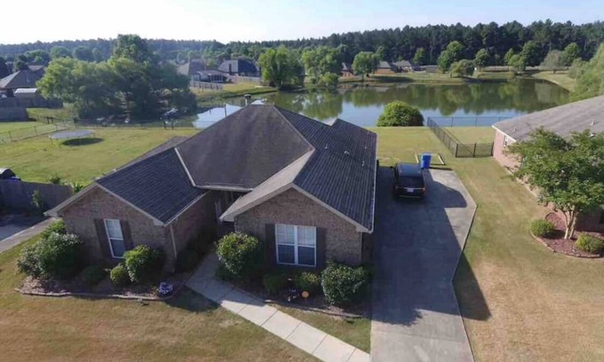 Prattville House | County Road, Country Setting, Close to Everything!