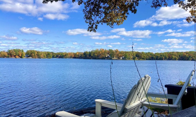 Syracuse Cottage | Couples Retreat I Lake Front I HOT TUB!