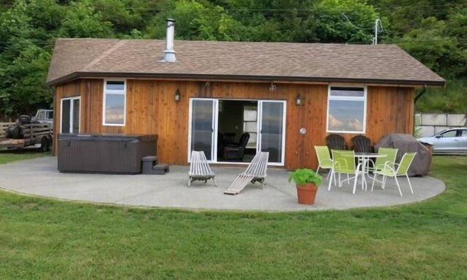 Courtenay Cottage | Courtenay Walk-On Oceanfront Cottage (A) at Udina Bay Vancouver Island