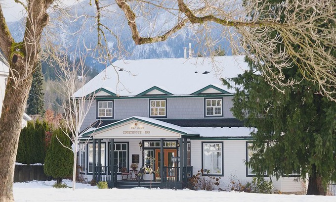 Revelstoke Bed & Breakfast | Courthouse Inn Revelstoke King (3)
